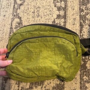 BAGGU Green Fanny Pack